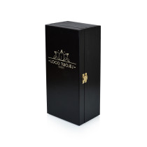 Skrzynka na whisky w kolorze czarnym z logo - Grawerowane prezenty i dodatki ślubne
