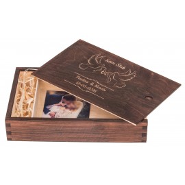 Drewniane pudełko na zdjęcia odbitki 23x15 - Grawerowane prezenty i dodatki ślubne