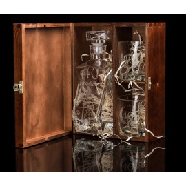 Orzechowa skrzynka z karafką i dwoma szklankami - Grawerowane prezenty i dodatki ślubne